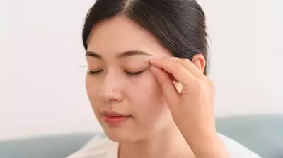 User performing eye acupuncture at home